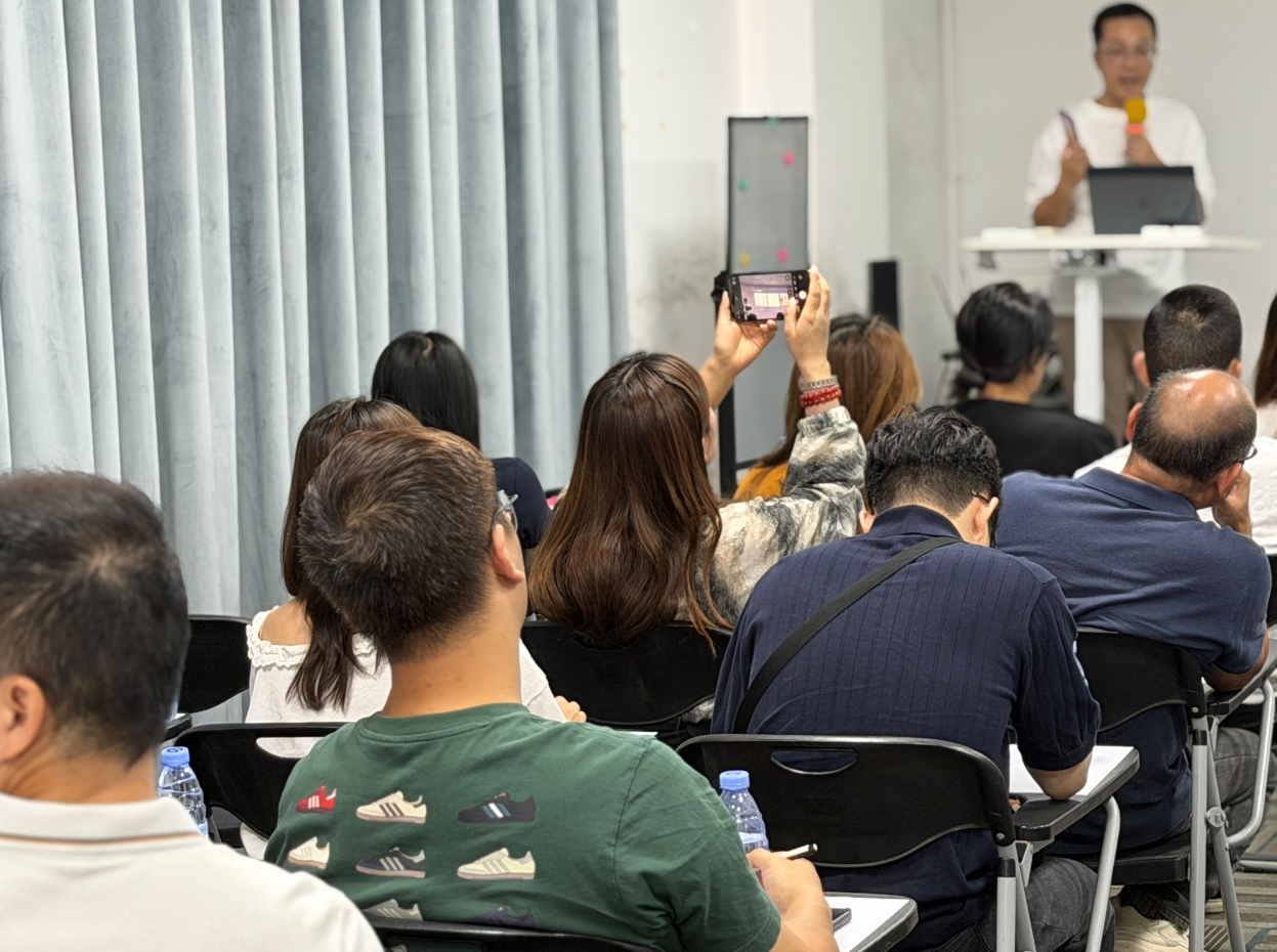 案例拆解 + 现场实操复盘，江门华企云搜为合作制造客户打造沉浸式短视频学习课堂
